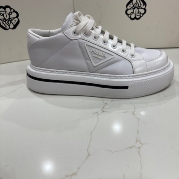LUXURY BRAND SNEAKERS - Picture 1 of 2